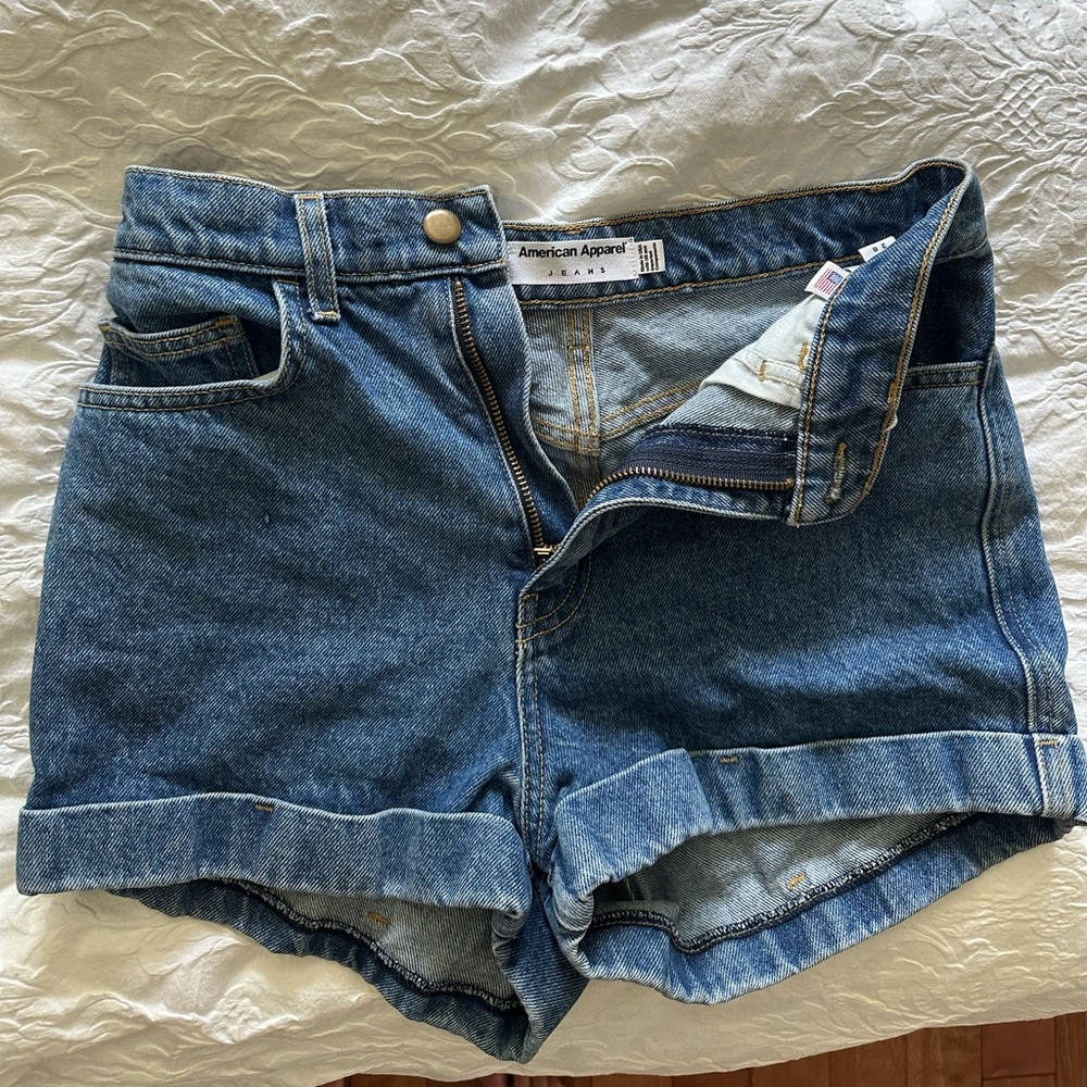 AMERICAN APPAREL Jean shorts size 28, but fit smaller in my opinion.